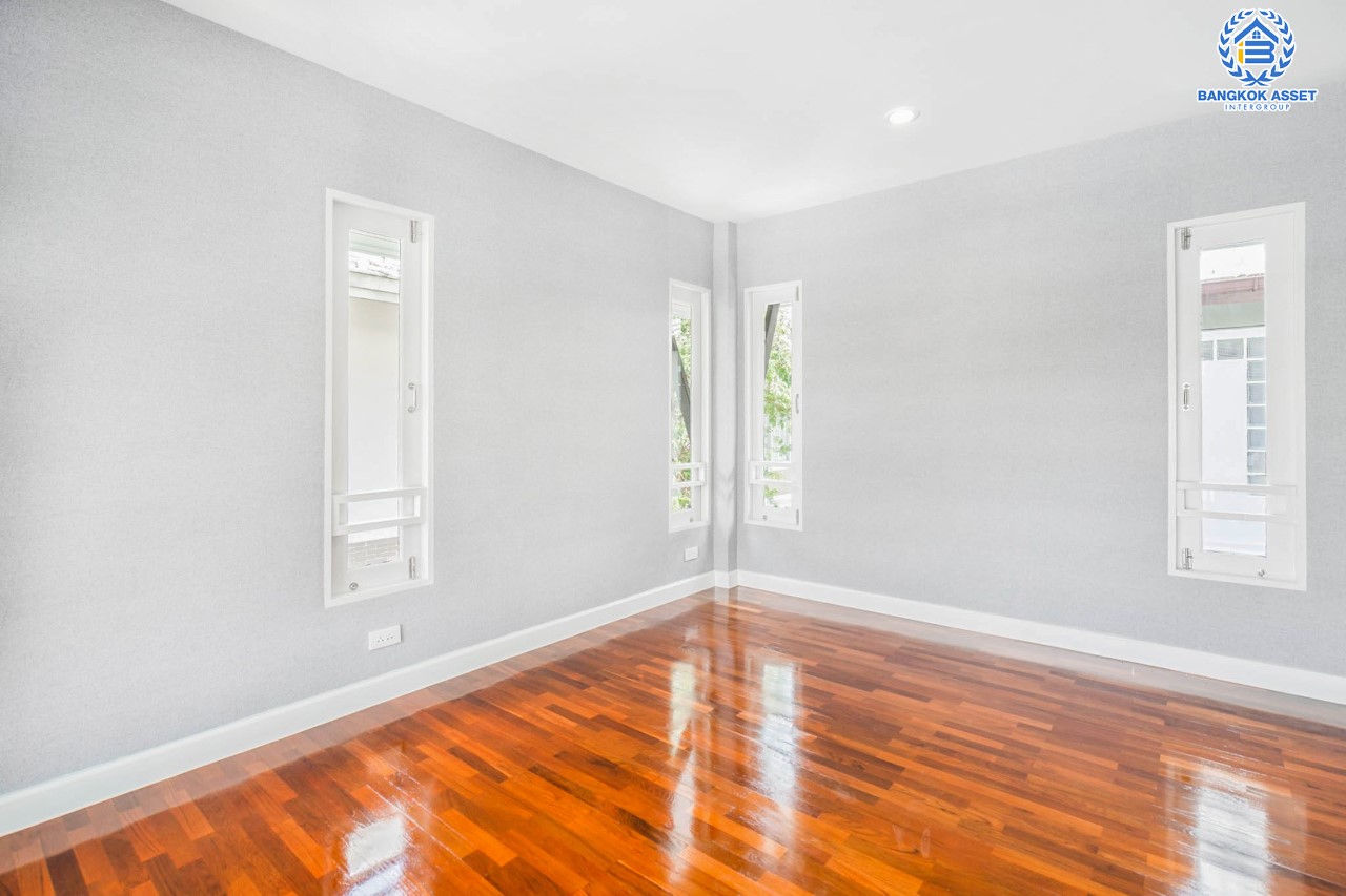 บ้านมือสองตกแต่งใหม่ ม.โนเบิล วานา วัชรพล ดีไซน์สุดโดดเด่น เนื้อที่ 65.6 ตร.ว. ฟังก์ชันจัดเต็ม 3 ห้องนอน 4 ห้องน้ำ 1 ห้องแม่บ้าน จอดรถได้ 2 คัน บนทำเลเดินทางสะดวก ใกล้เซ็นทรัลรามอินทรา, ห้าแยกวัชรพล, จุดขึ้นทางด่วน "ฉลองรัช" และรถไฟฟ้าสายสีชมพู "สถานีวัชรพล"...